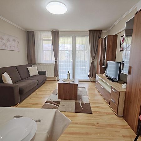 To Apartman Gunarasfuerdo Домбовар Экстерьер фото