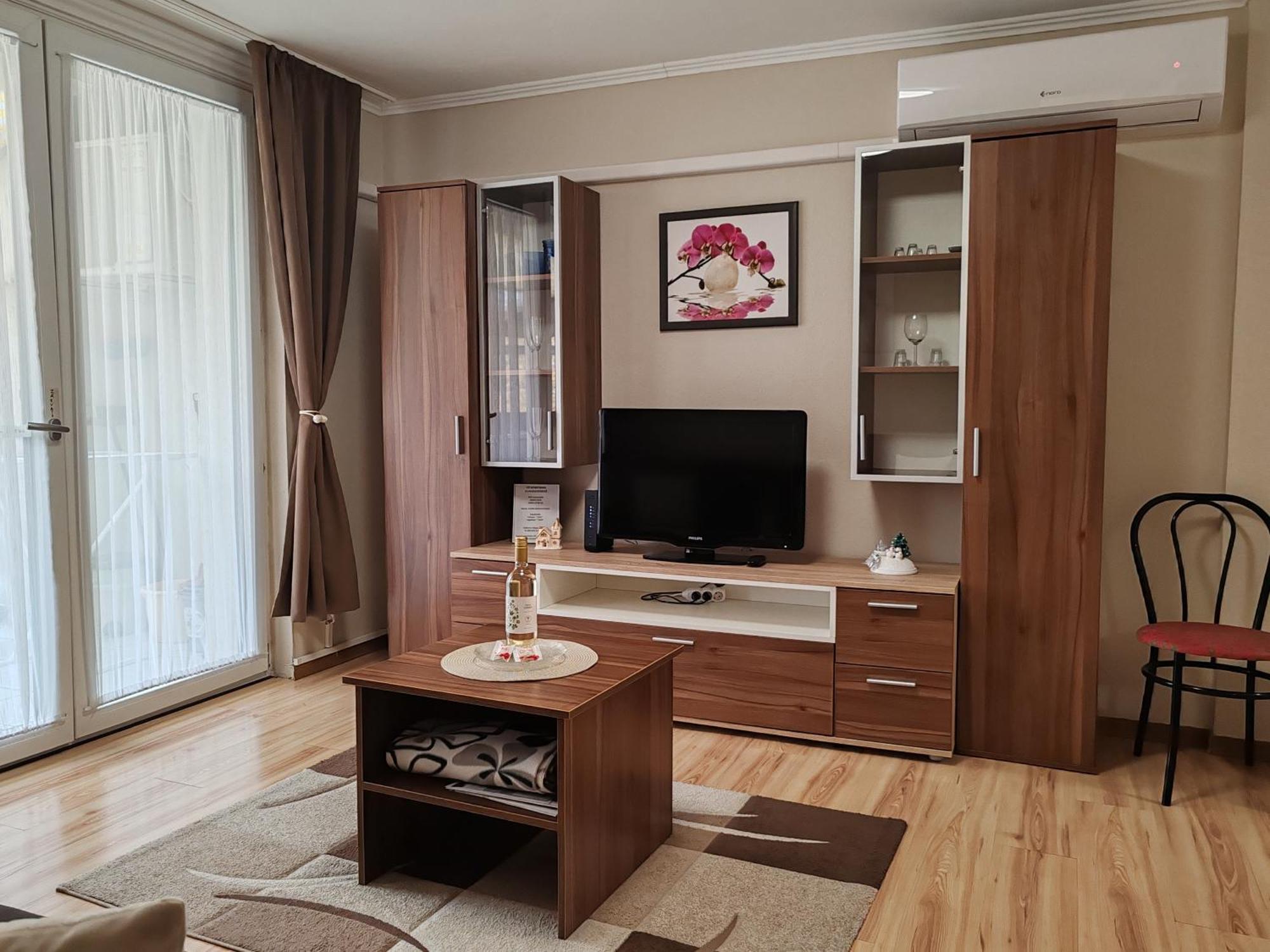 To Apartman Gunarasfuerdo Домбовар Экстерьер фото