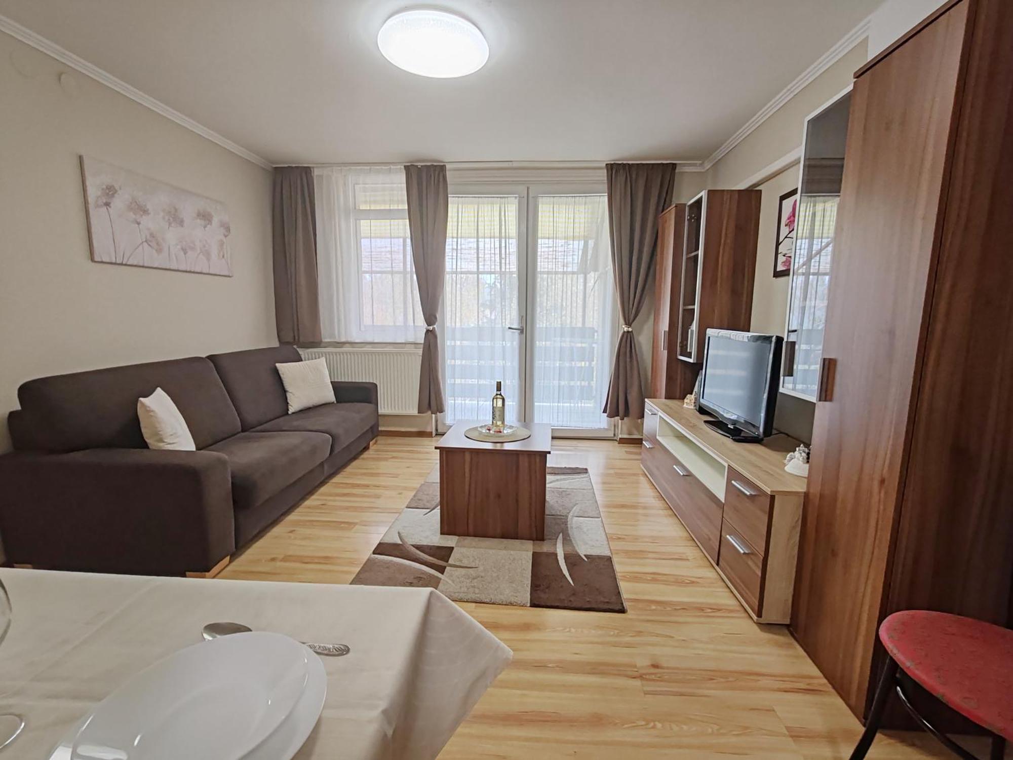 To Apartman Gunarasfuerdo Домбовар Экстерьер фото