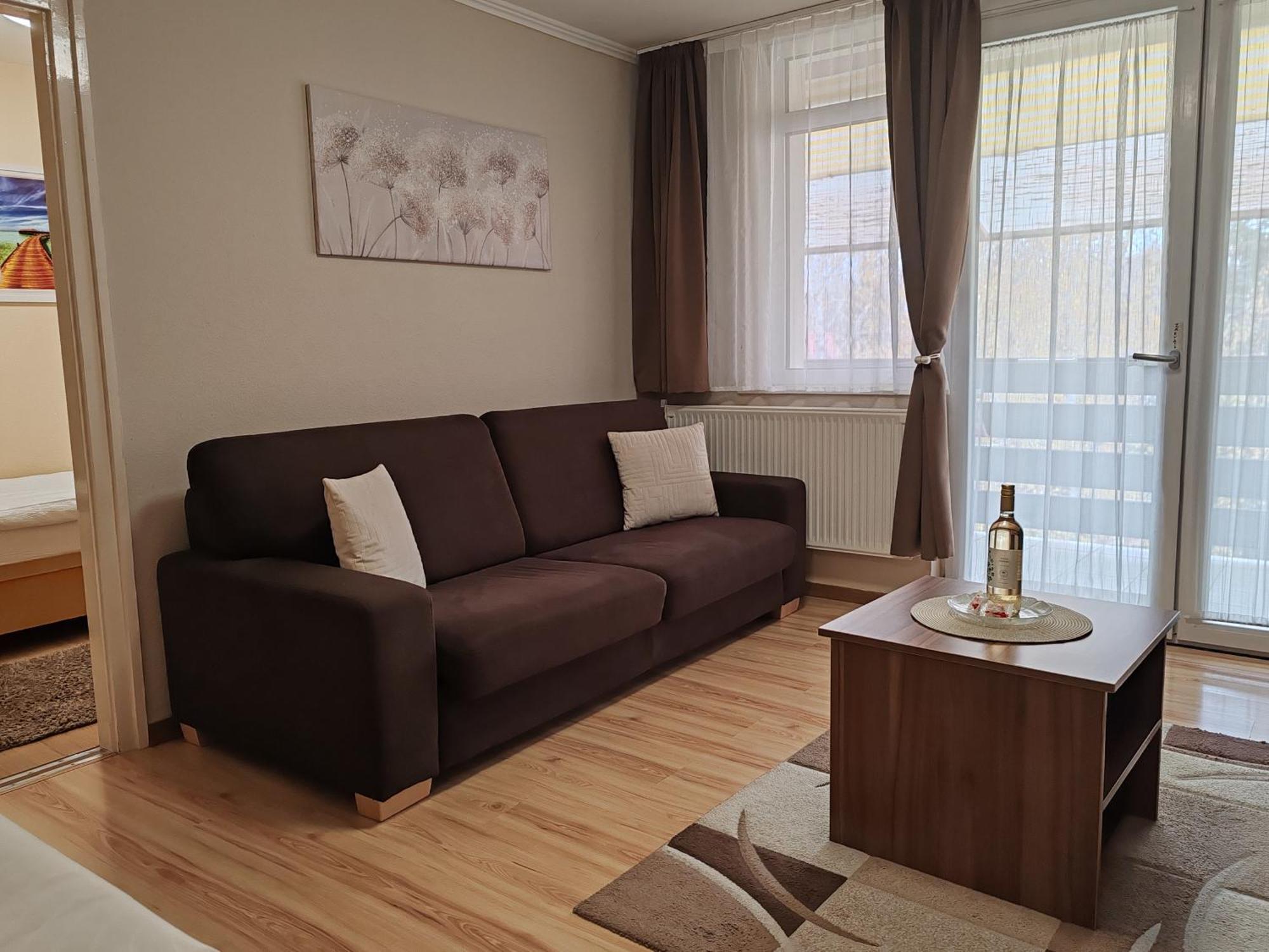 To Apartman Gunarasfuerdo Домбовар Экстерьер фото